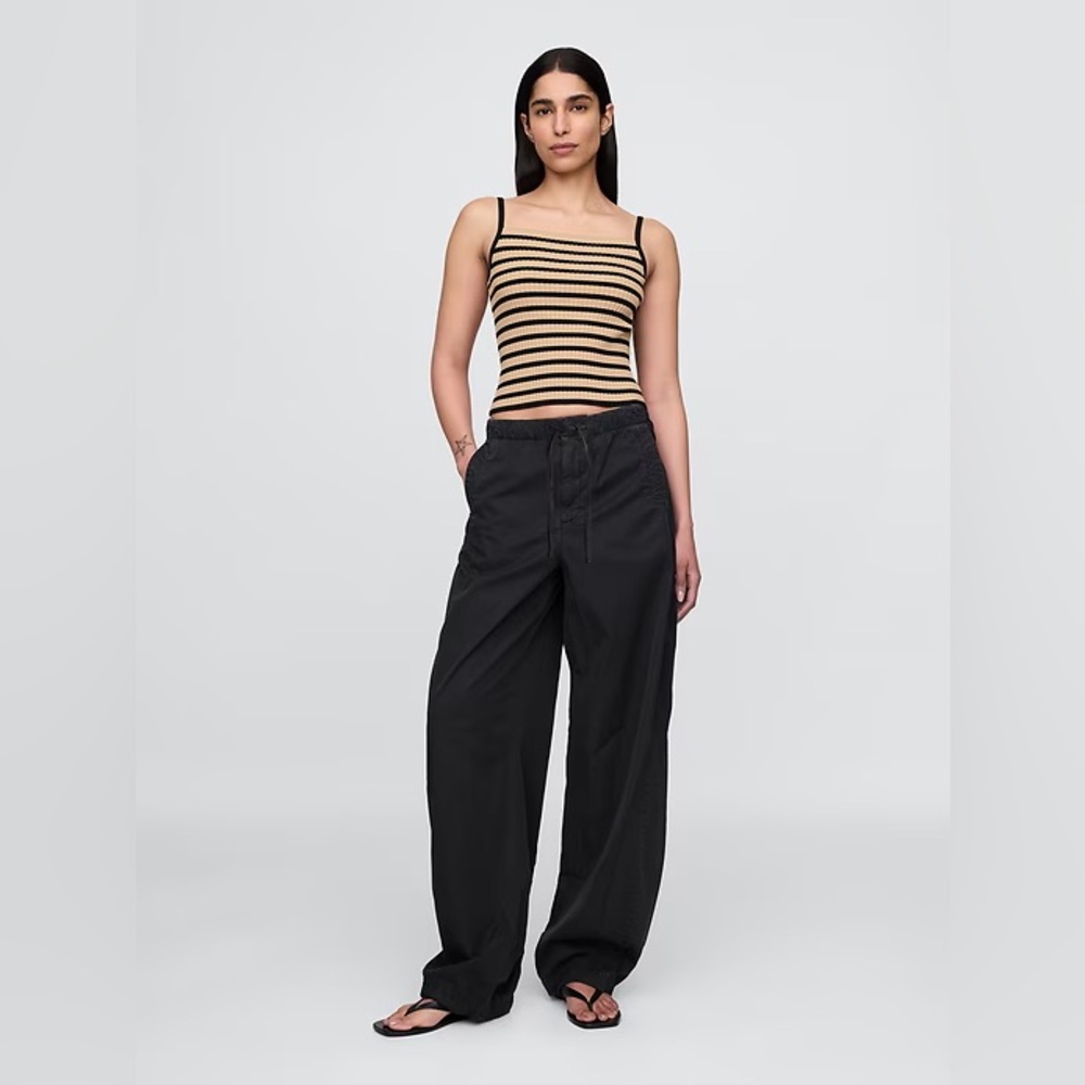NWT! GAP Black Mid Rise Barrel Parachute Pants - 771394 🩷 - Picture 4 of 5